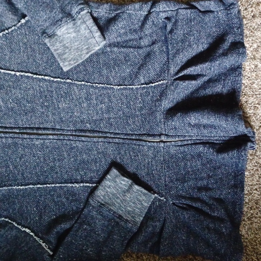Relativity Size XL Zip Top With Ruffle - Picture 2 of 7